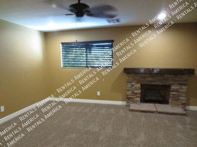 Building Photo - 238 E Ellis Dr