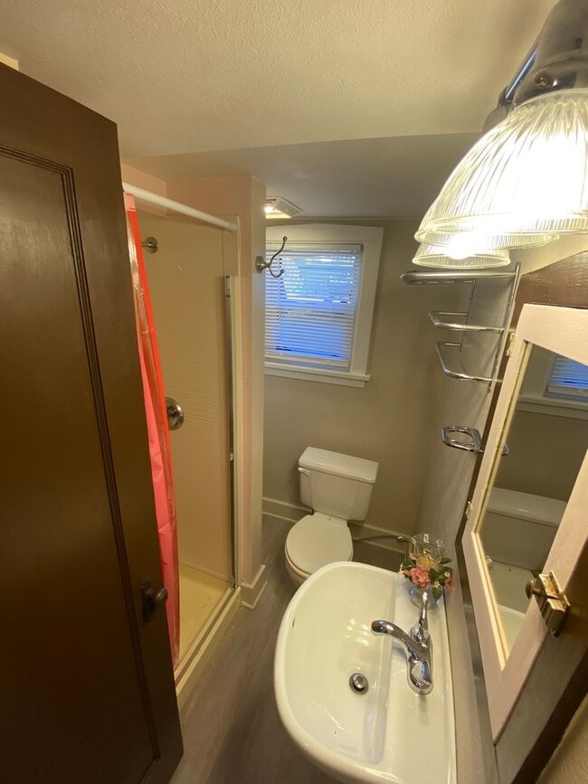 Foto del edificio - 110 E Rosser Ave