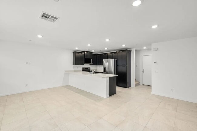 Foto del edificio - Gated 2025 Lennar Townhome | 3 Bed | 2-Car Garage