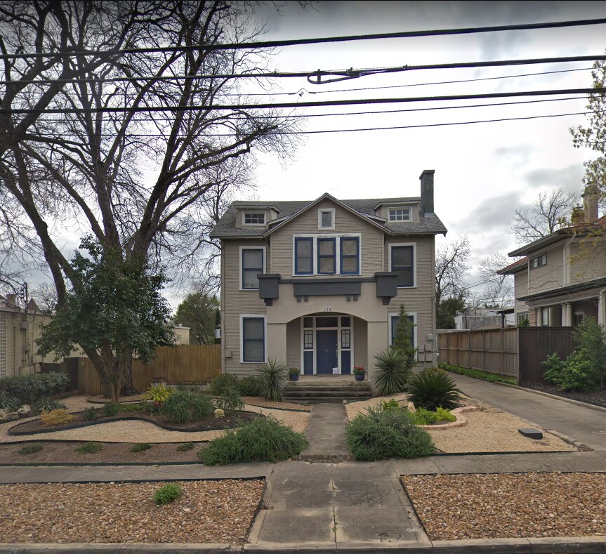 Primary Photo - 124 W Mistletoe Ave