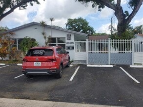 Building Photo - 3941 SW 51st St
