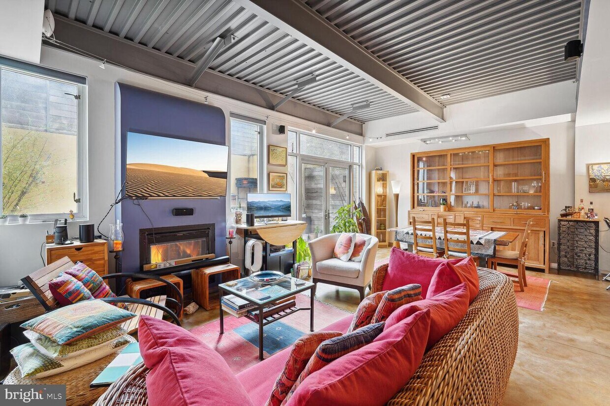 Primary Photo - 2351 Champlain St NW