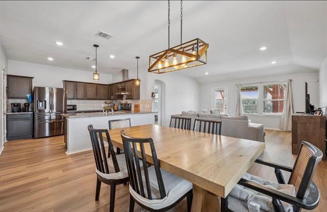 Foto del edificio - 900 Sapphire Dr