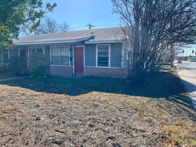 Building Photo - Edgebrook