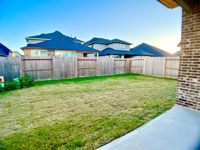 Building Photo - 24231 Cedar Colony Dr
