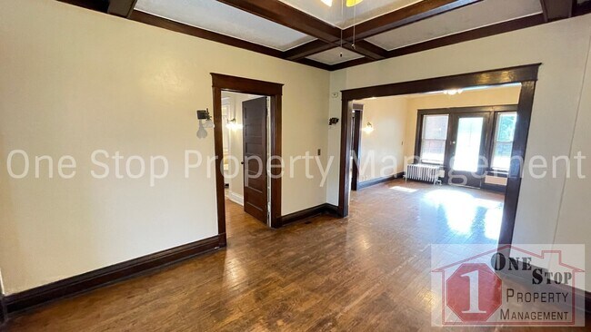 Building Photo - Gorgeous and Unique 2 Bedroom, 1 Bathroom ...