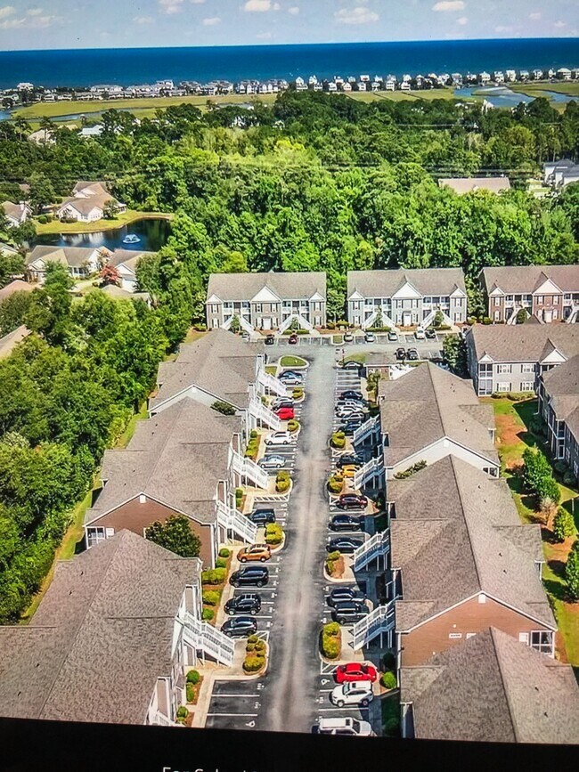 Edificio Pawleys Pavilion n.º 1025 al fondo, a 0,8 km del océano. - 1025 Algonquin Dr