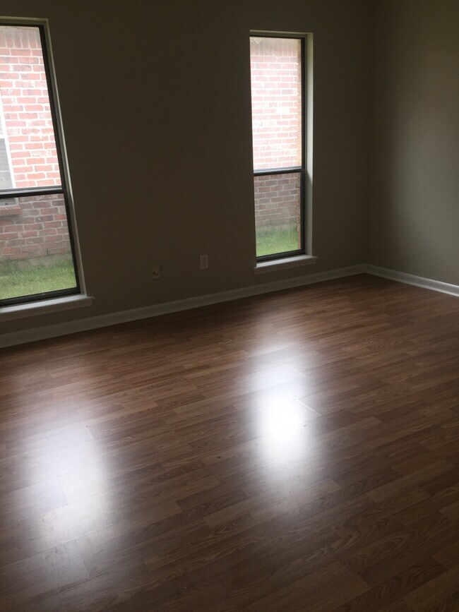 Foto del edificio - CUTE 3 BEDROOM 2 BATH! WITH A LARGE BACK YARD!