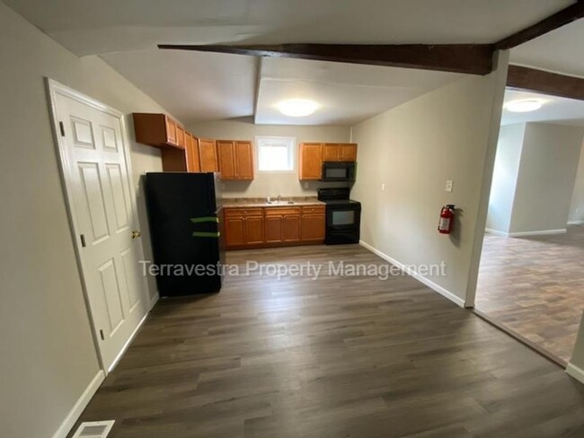 Building Photo - Very Large Newly Renovated - 3 Bed 1 Bath ...