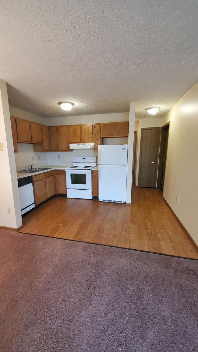 Building Photo - 2 bed/ 1 bath 1st floor apartment