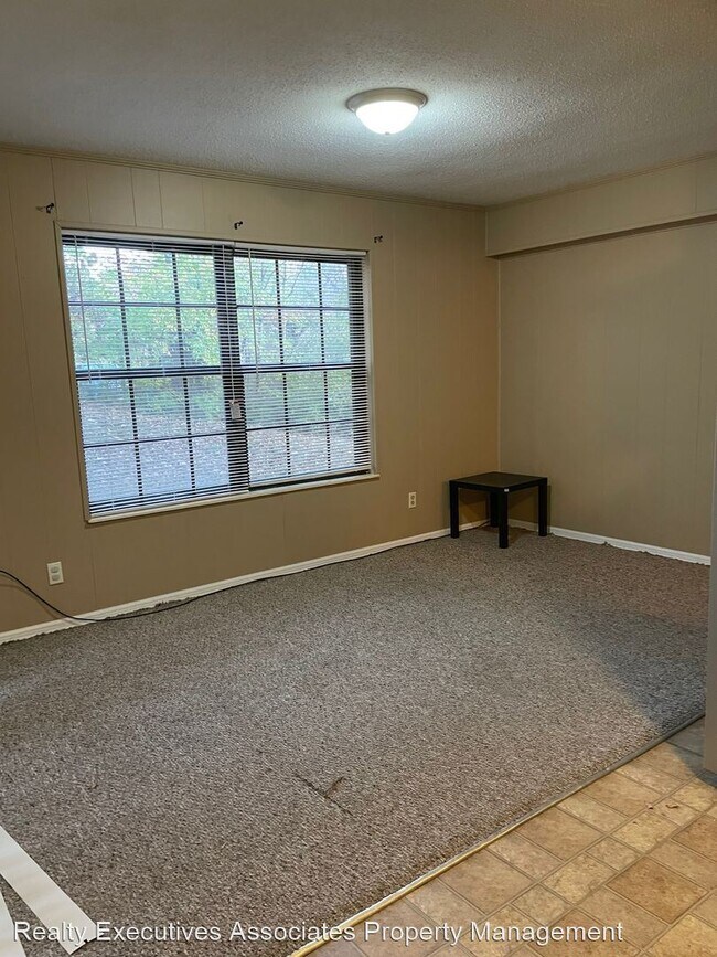 2 br, 2.5 bath House 5728 Woodleaf Drive House Rental in Knoxville