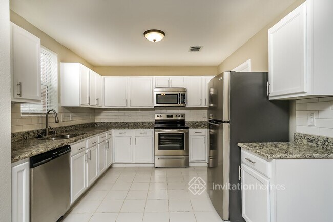 Foto del edificio - 6021 English Saddle Ln