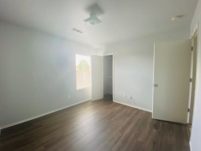 Building Photo - 200 E Marietta Ct
