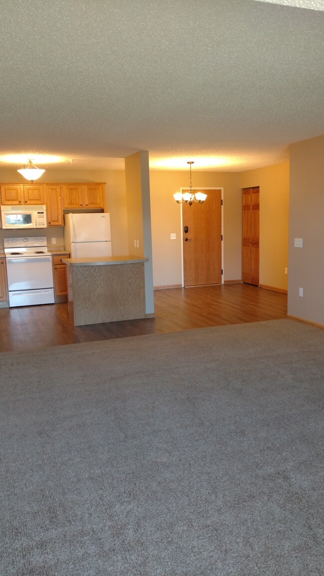 6200 1Bed 780 sq ft - Kensington