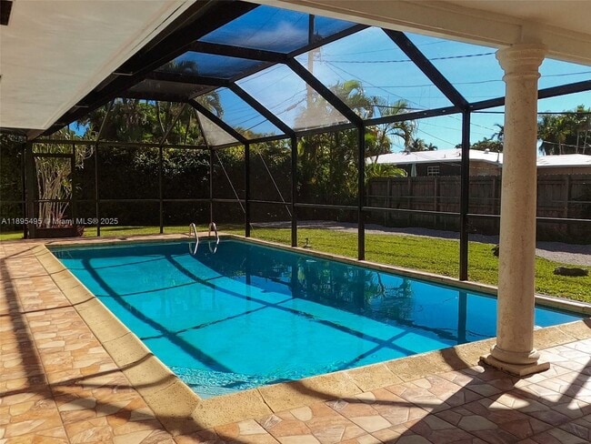 Foto del edificio - 6420 Miller Dr
