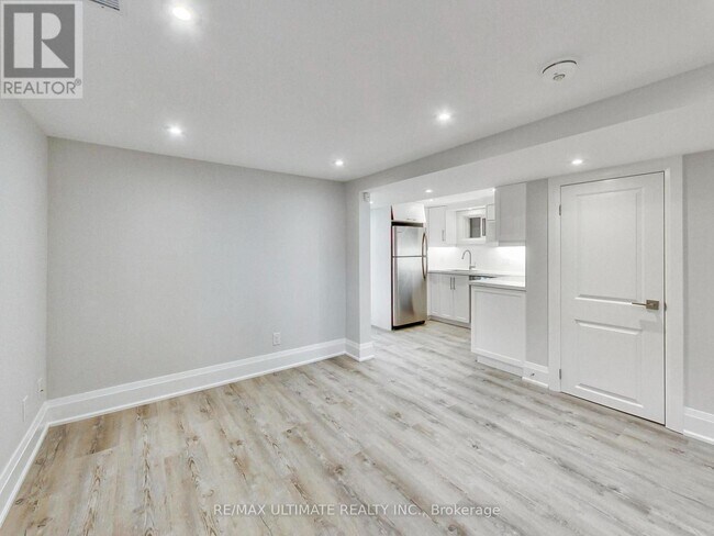 Photo du bâtiment - 614 Northcliffe Blvd