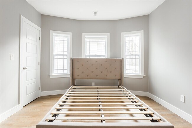 Building Photo - 40 Champney St