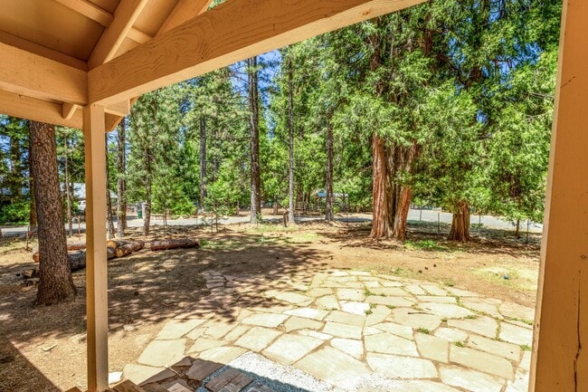 Building Photo - 6885 Kings Row Dr