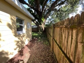 Building Photo - 1427 Virginia Dr