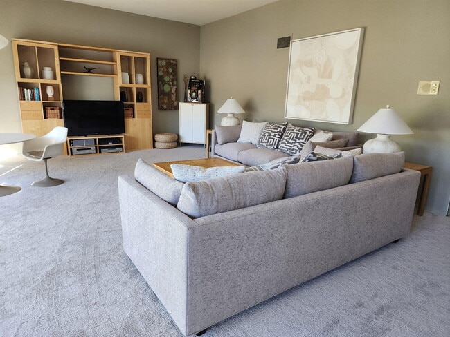 Building Photo - 38941 Kilimanjaro Dr