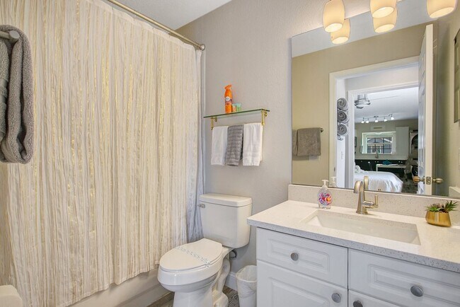 Building Photo - 141 Coco Plum Dr