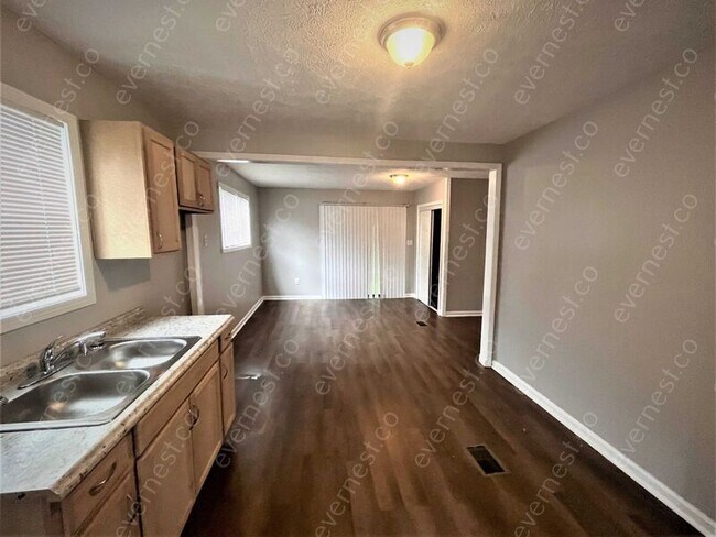 Building Photo - 2515 Emmett Ave