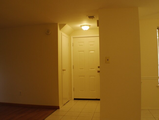 Building Photo - 432 Clubhouse Ct