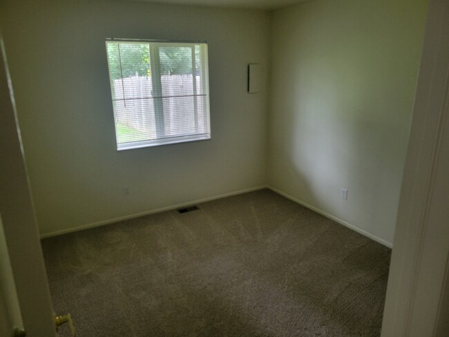 Foto del edificio - 240 O'Doherty Rd