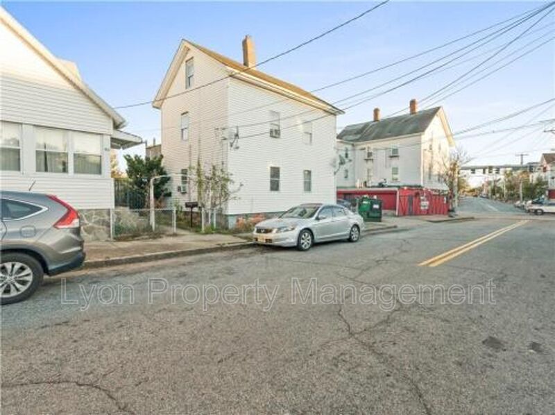 Primary Photo - 94 Webster Ave