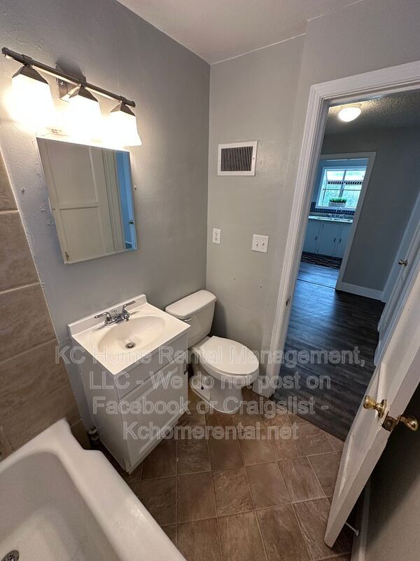 Building Photo - 127 W 85th St