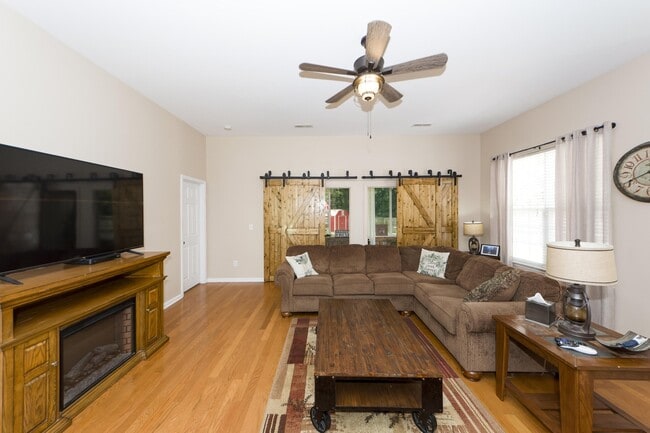 Building Photo - 2613 Spivey Ct