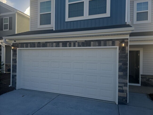 Foto del edificio - New build 3 bed 2.5 bath house in Pinecrest Subdivision