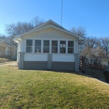 Building Photo - 220 Grandview Ave