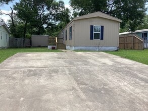 Building Photo - 10030 Cedar Landing Dr