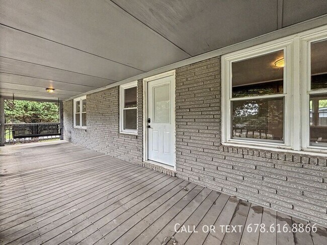Foto del edificio - 560 Lee Byrd Rd
