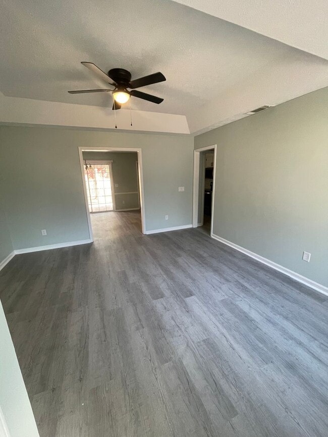 Building Photo - Updated 2BR/2BA Duplex in Downtown Springfield – Modern Finishes & Spacious Layout