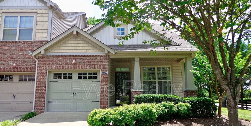 Foto principal - 200 Windsor Chase Ct