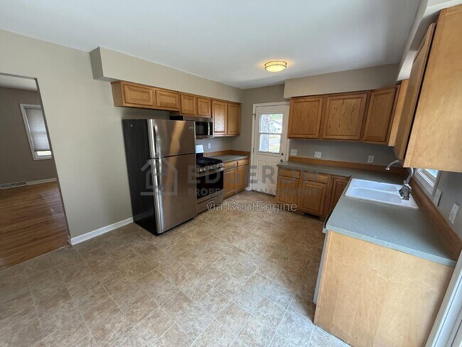 Foto del edificio - 1240 Emerald Ave NE