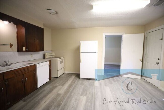 Foto del edificio - 1 bed / 1 bath apartment - $800