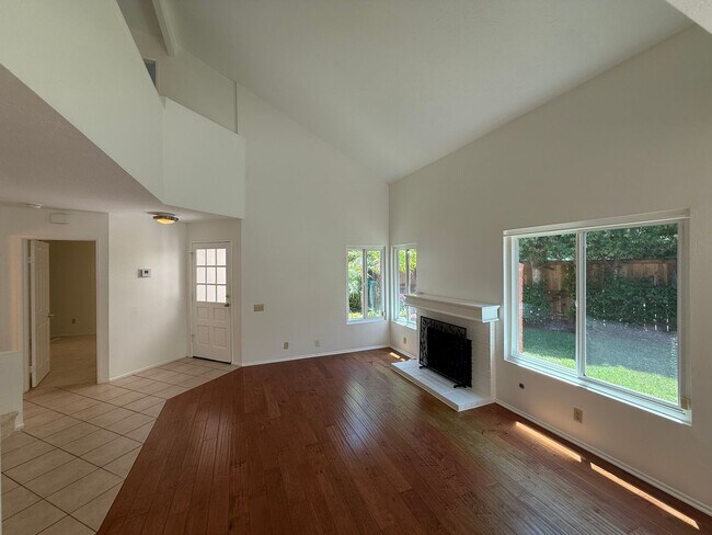 Building Photo - Great 3B/3BA House in Carmel Valley!