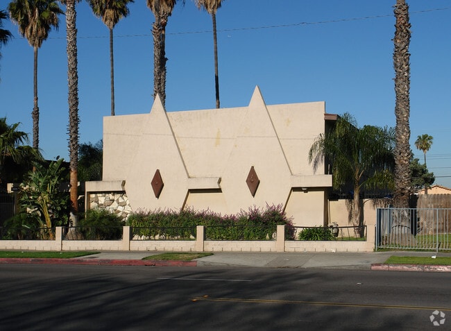 Building Photo - 802 S Raitt St