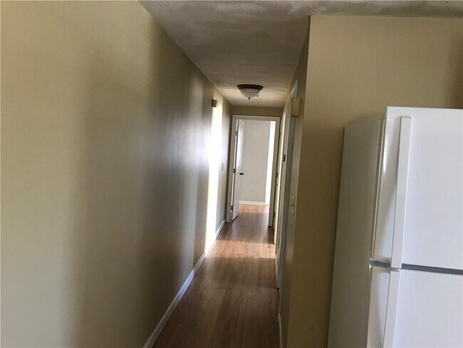 Foto del edificio - 1282 Chalkstone Ave