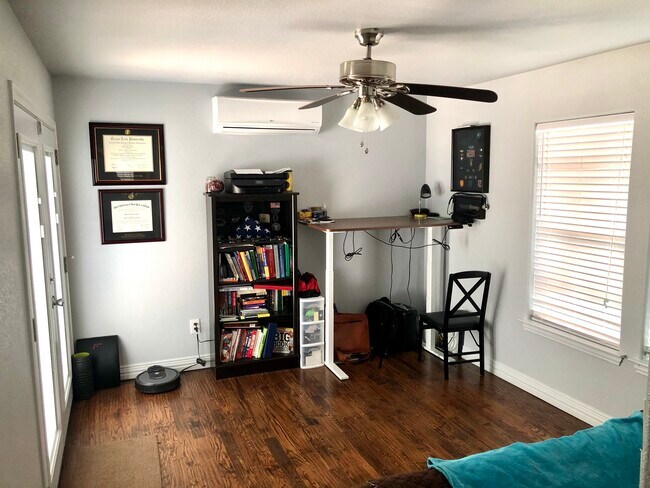 Bedroom 3 - 4721 Kilpatrick Ave