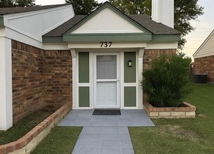 Building Photo - 737 Denmark Dr