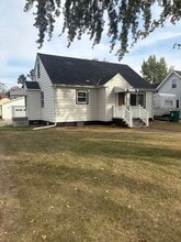 Building Photo - 106 Juniper St S