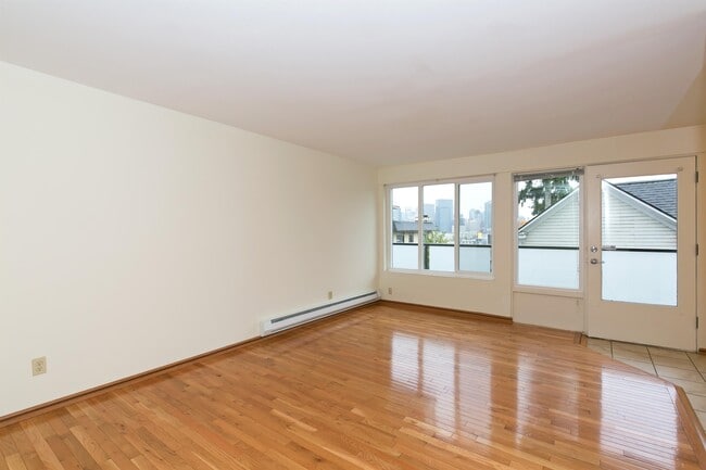 Building Photo - 1020 5th Ave N