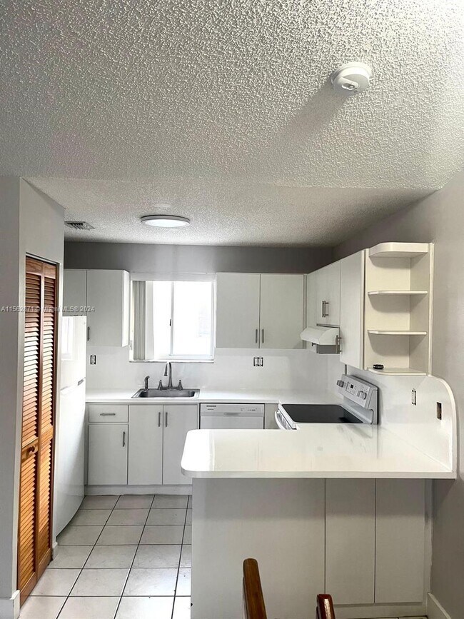 Foto del edificio - 3264 W 70th St