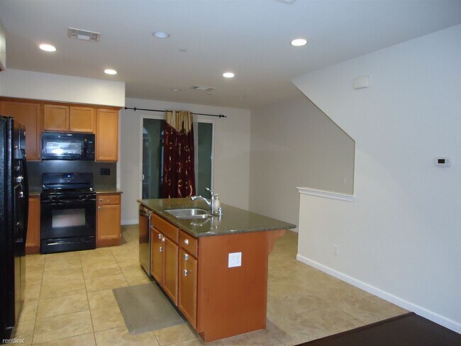 Foto del edificio - 3 br, 3.5 bath Townhome - 5938 Via Lugano