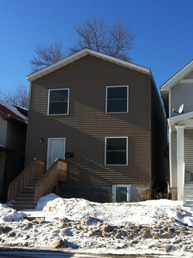 Building Photo - 1111 East 9th Street