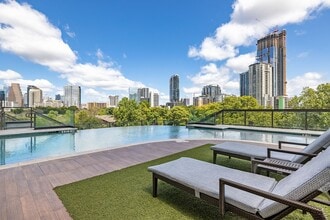 Building Photo - Water Marq